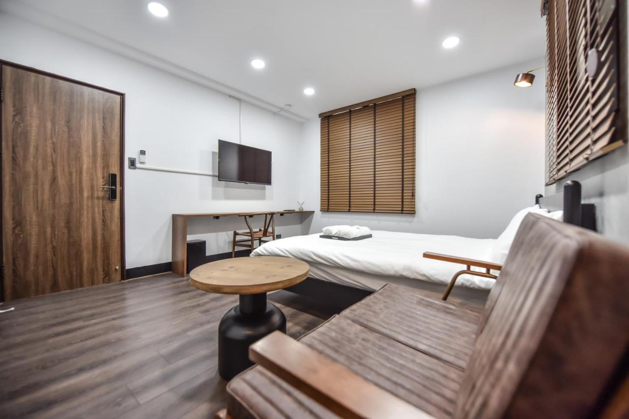 Eryang Homestay Tainan Exterior foto